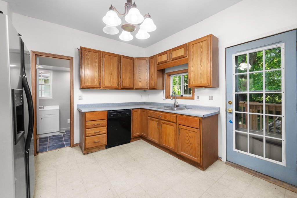 811 15th Street B Moline, IL 61265 - Photo 4 of 25