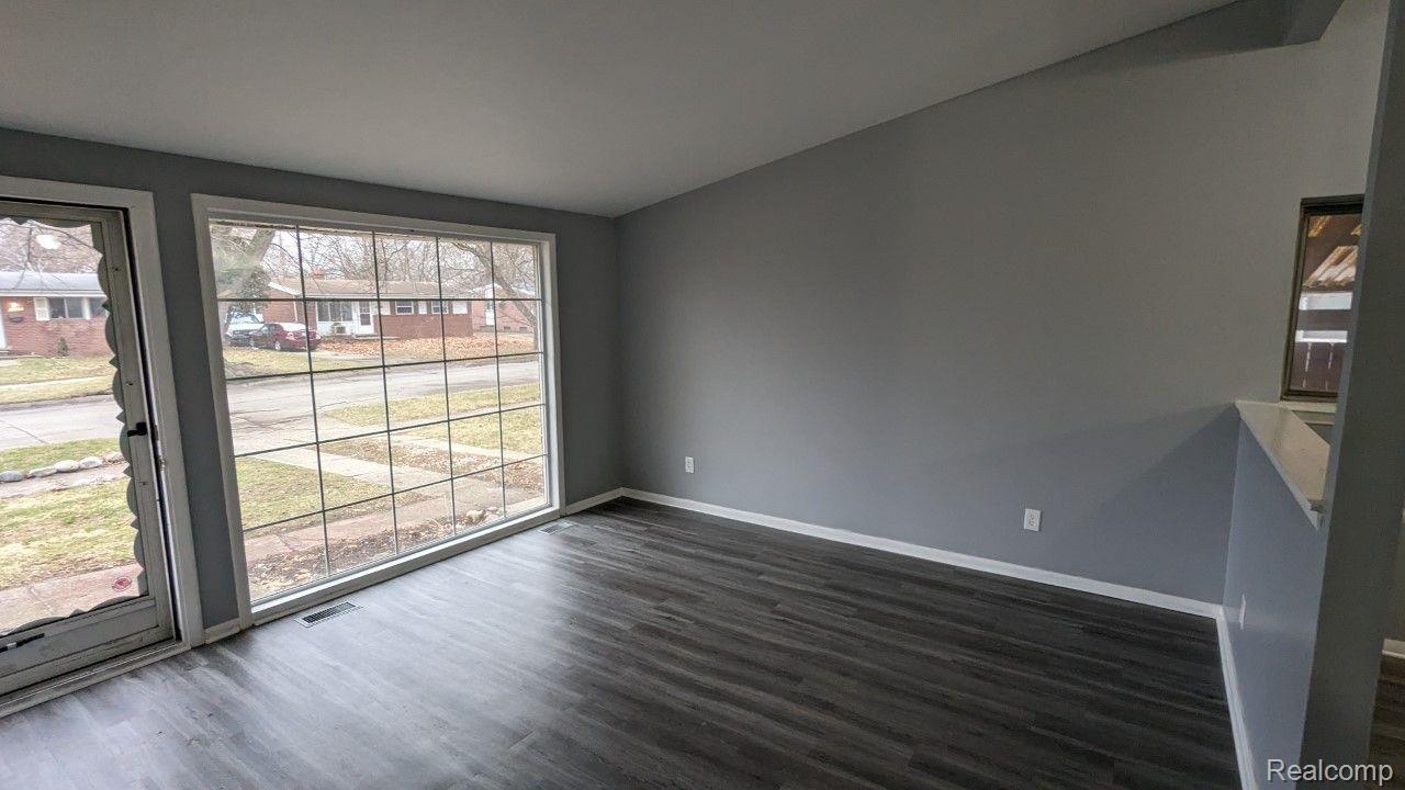 262 Bert Lane Inkster, MI 48141 - Photo 3 of 15 Gallery Image 3