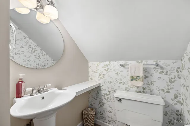 $2,650 | 1901 Curtiss Street, Downers Grove, IL 60515