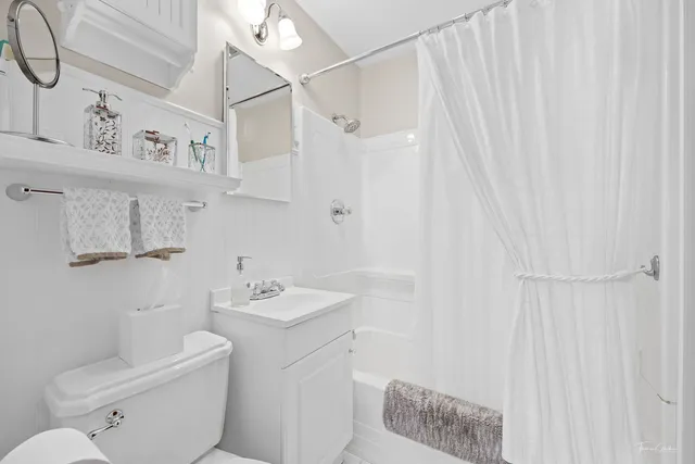 $2,650 | 1901 Curtiss Street, Downers Grove, IL 60515