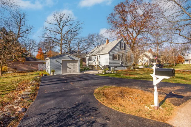 $2,650 | 1901 Curtiss Street, Downers Grove, IL 60515