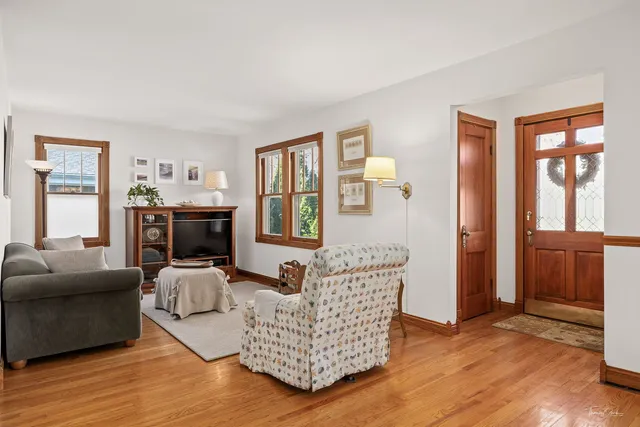 $2,650 | 1901 Curtiss Street, Downers Grove, IL 60515