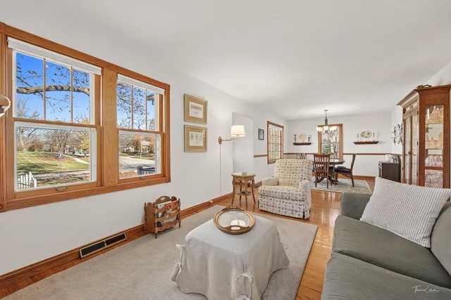 $2,650 | 1901 Curtiss Street, Downers Grove, IL 60515