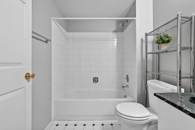 $319,900 | 1643 Colfax Court, Unit 4, Bartlett, IL 60103