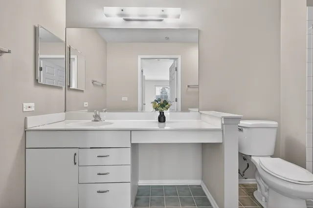 $319,900 | 1643 Colfax Court, Unit 4, Bartlett, IL 60103