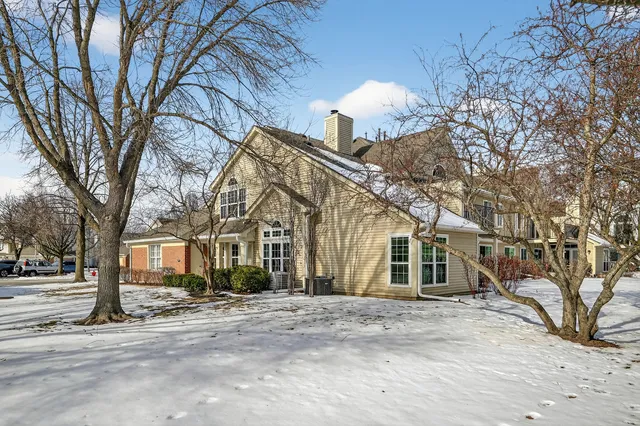 $319,900 | 1643 Colfax Court, Unit 4, Bartlett, IL 60103