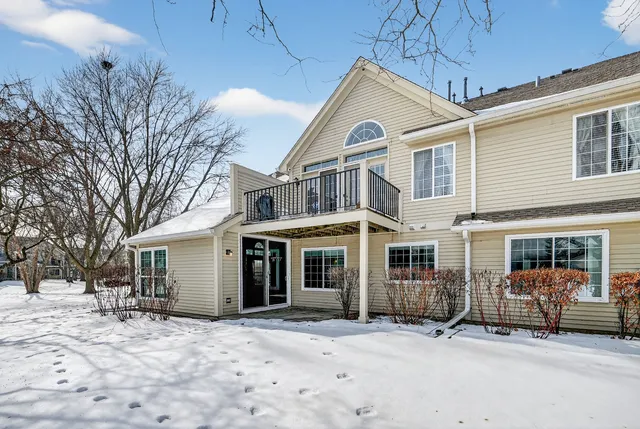 $319,900 | 1643 Colfax Court, Unit 4, Bartlett, IL 60103