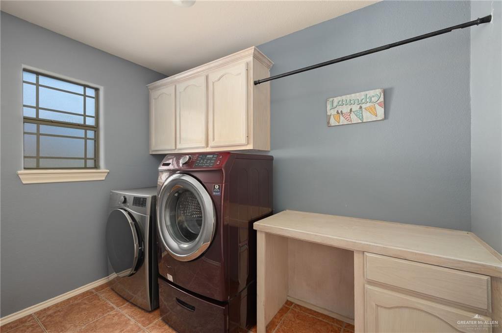2111 East 25th Street Mission, TX 78574 - Photo 15 of 19 a utility room with dryer and washer