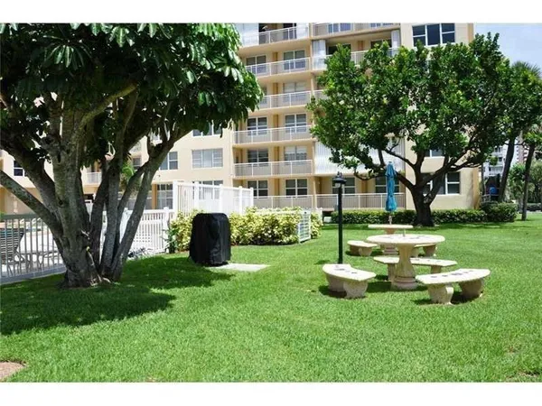 $2,350 | 201 North Ocean Boulevard, Unit 1106, Pompano Beach, FL 33062