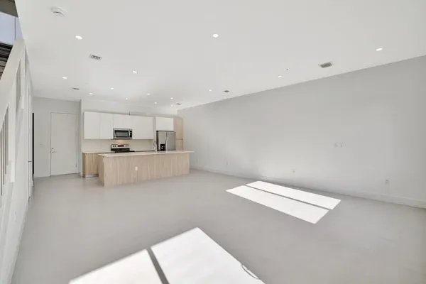 $4,000 | 4208 Northeast 7th Terrace, Oakland Park, FL 33334