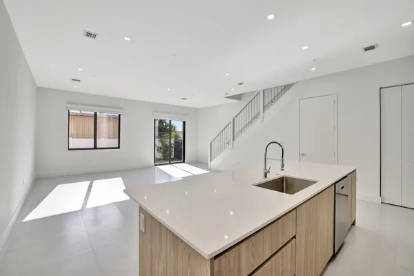 $4,000 | 4208 Northeast 7th Terrace, Oakland Park, FL 33334