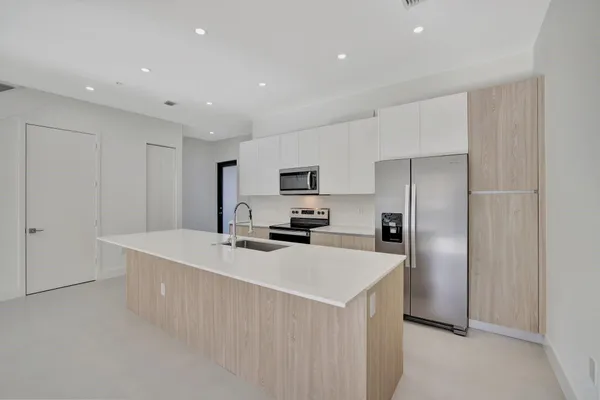 $4,000 | 4208 Northeast 7th Terrace, Oakland Park, FL 33334