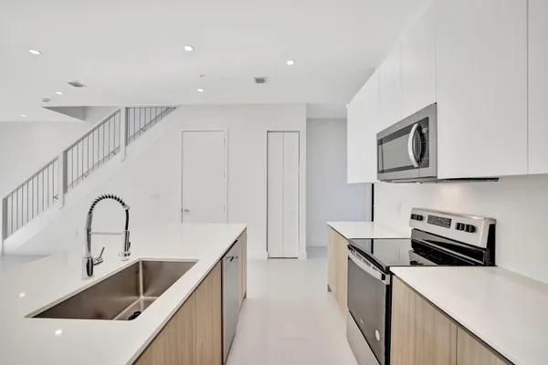 $4,000 | 4208 Northeast 7th Terrace, Oakland Park, FL 33334