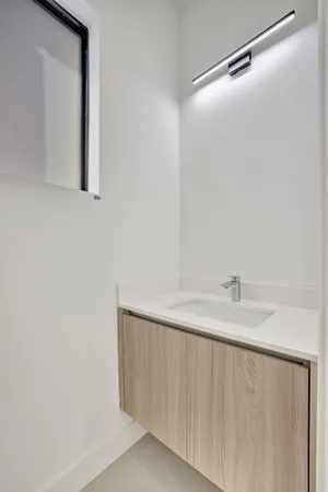 $4,000 | 4208 Northeast 7th Terrace, Oakland Park, FL 33334