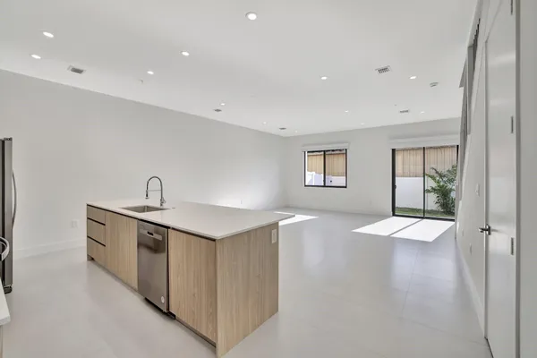 $4,000 | 4208 Northeast 7th Terrace, Oakland Park, FL 33334