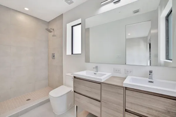 $4,000 | 4208 Northeast 7th Terrace, Oakland Park, FL 33334