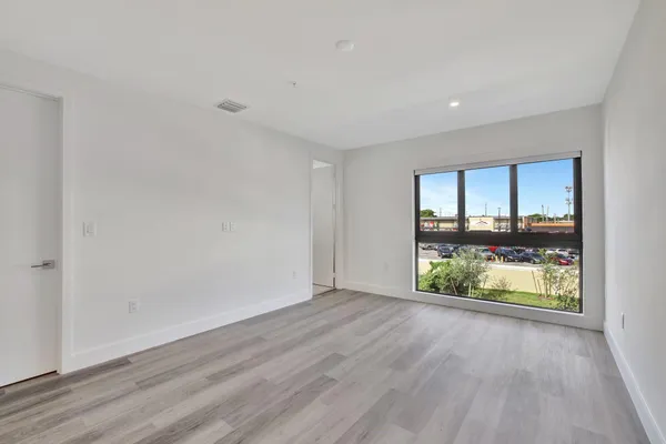 $4,000 | 4208 Northeast 7th Terrace, Oakland Park, FL 33334