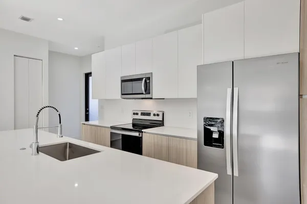 $4,000 | 4208 Northeast 7th Terrace, Oakland Park, FL 33334