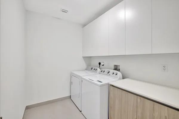 $4,000 | 4208 Northeast 7th Terrace, Oakland Park, FL 33334