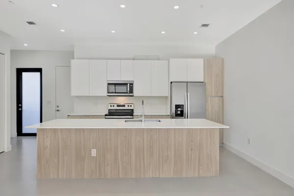 $4,000 | 4208 Northeast 7th Terrace, Oakland Park, FL 33334