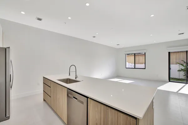 $4,000 | 4208 Northeast 7th Terrace, Oakland Park, FL 33334