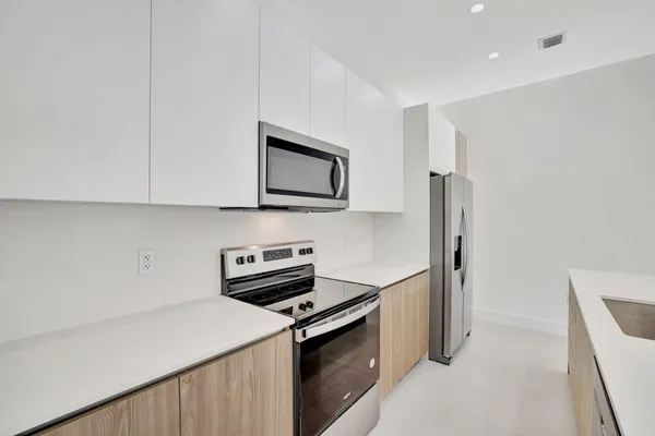 $4,000 | 4208 Northeast 7th Terrace, Oakland Park, FL 33334