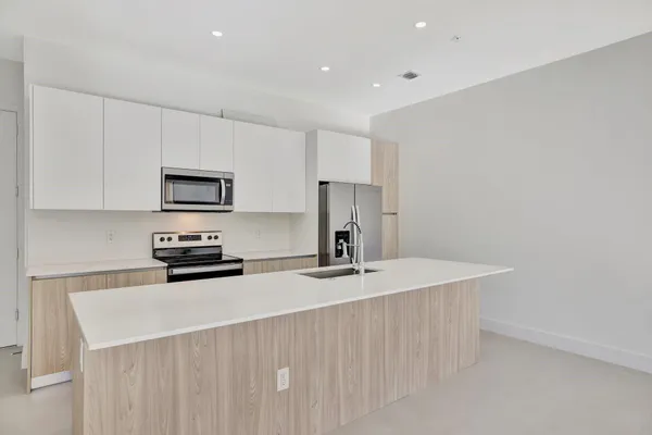 $4,000 | 4208 Northeast 7th Terrace, Oakland Park, FL 33334