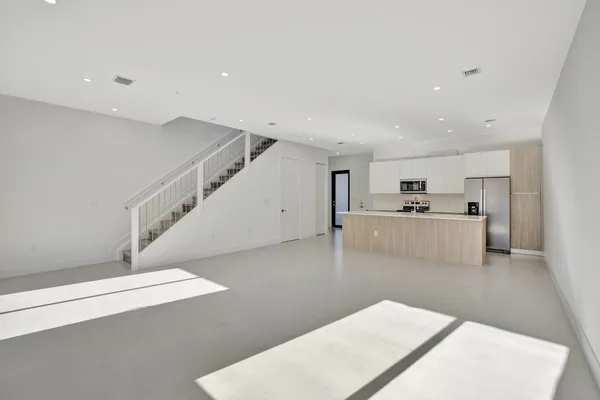 $4,000 | 4208 Northeast 7th Terrace, Oakland Park, FL 33334