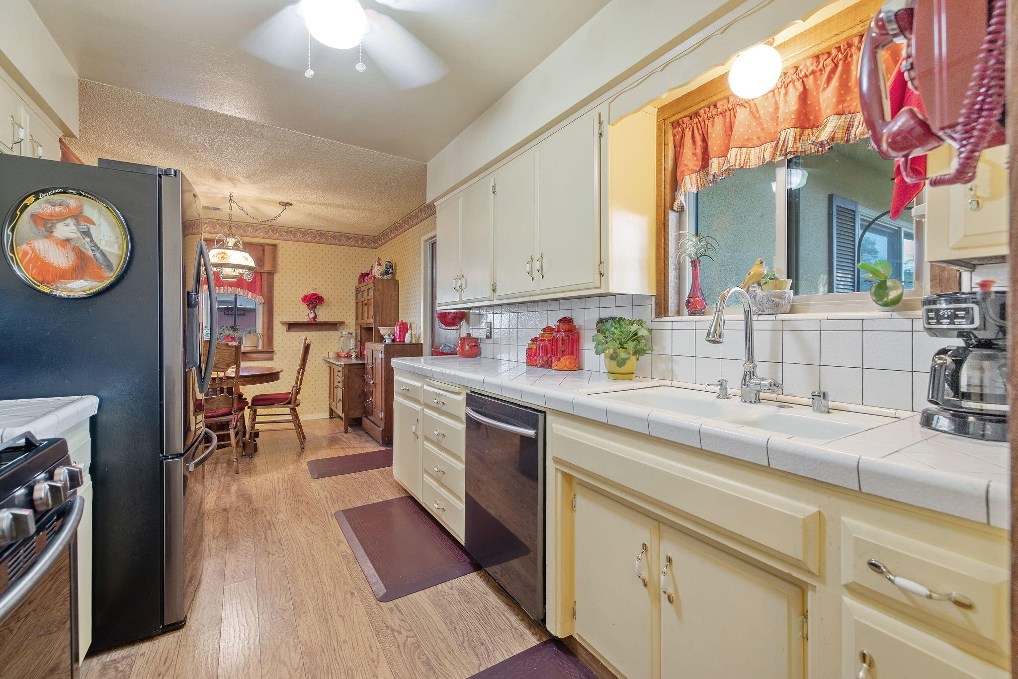 1009 South Rova Court Visalia, CA 93277 - Photo 14 of 57