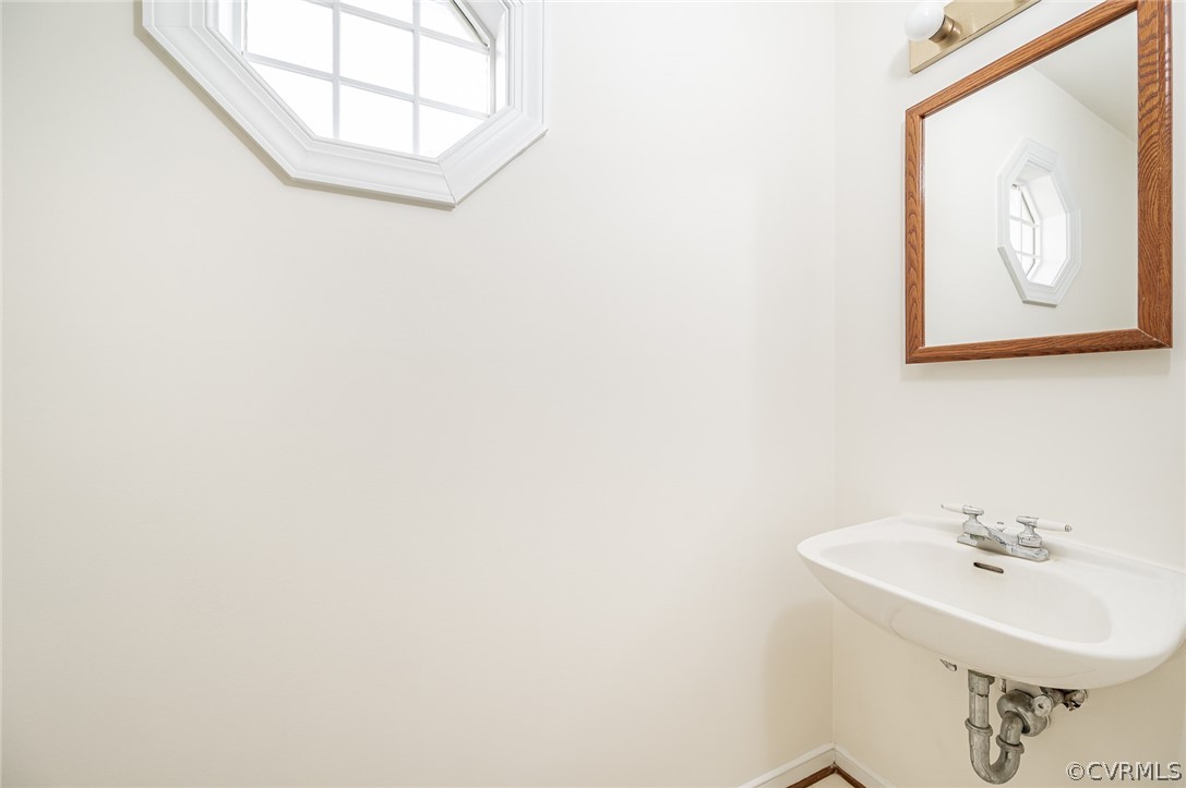13530 Spring Run Road Midlothian, VA 23112 - Photo 16 of 41 a bathroom with a sink and a mirror