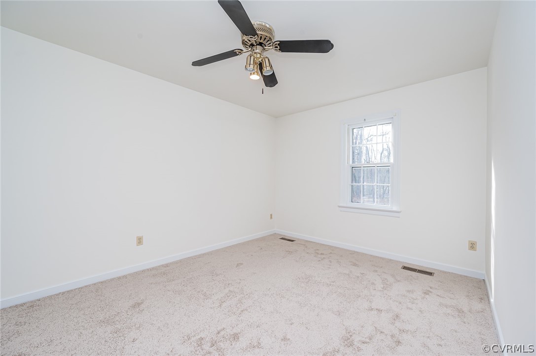 13530 Spring Run Road Midlothian, VA 23112 - Photo 21 of 41 an empty room with a window and a ceiling fan
