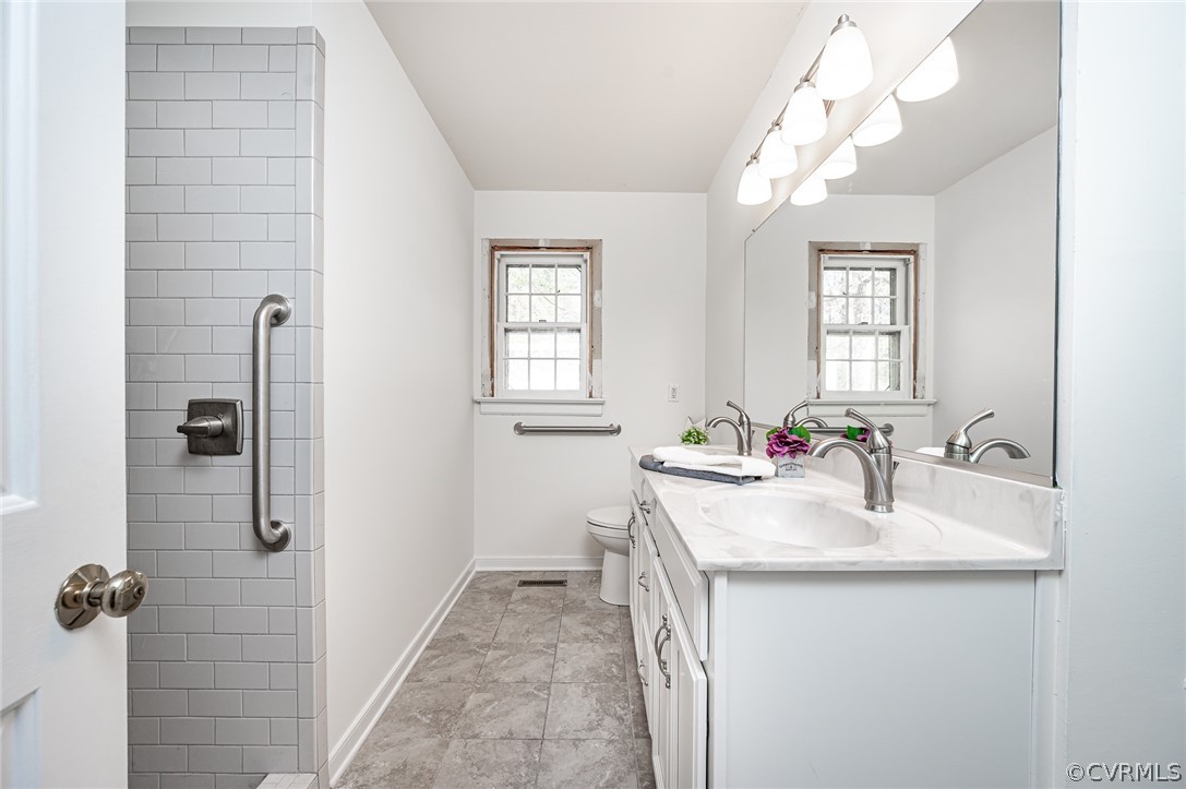 13530 Spring Run Road Midlothian, VA 23112 - Photo 25 of 41 a bathroom with a sink a mirror and shower