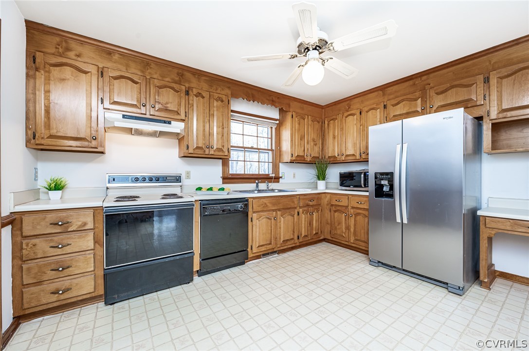13530 Spring Run Road Midlothian, VA 23112 - Photo 10 of 41 a kitchen with stainless steel appliances granite countertop a refrigerator a sink dishwasher a stove with wooden cabinets and floor