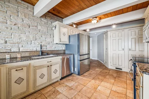 $1,890,000 | 220 Waterview Drive, Hendersonville, TN 37075