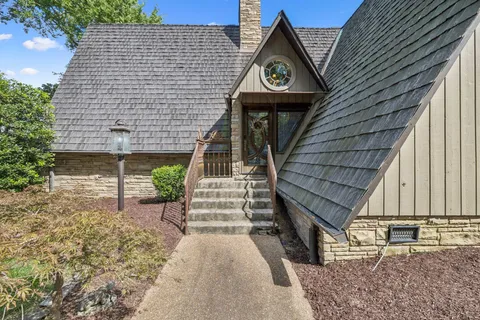 $1,890,000 | 220 Waterview Drive, Hendersonville, TN 37075