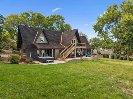 $1,890,000 | 220 Waterview Drive, Hendersonville, TN 37075