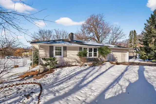 $550,000 | 5330 Manitou Road, Tonka Bay, MN 55331