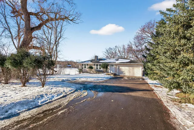 $550,000 | 5330 Manitou Road, Tonka Bay, MN 55331