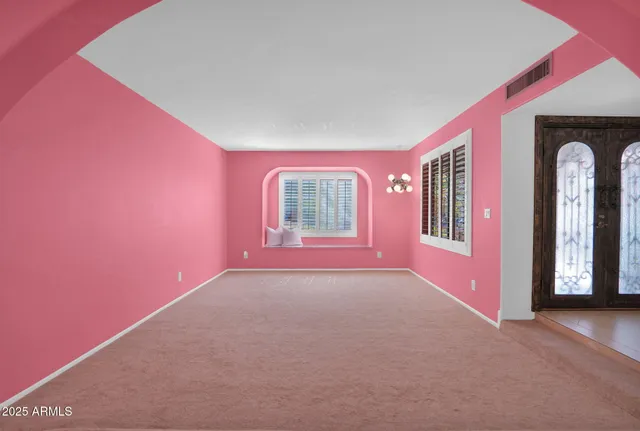 a view of empty room with window