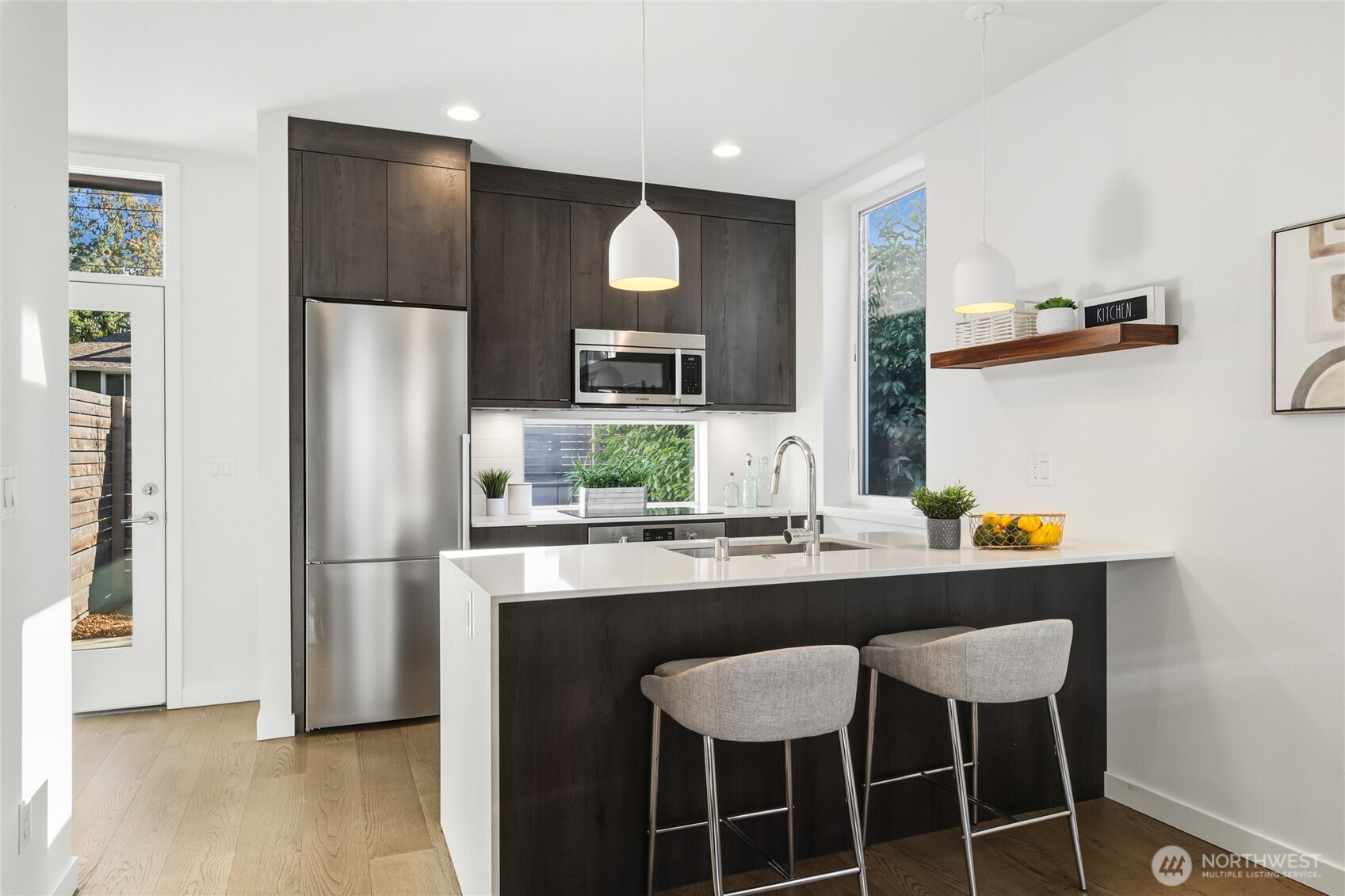 6712 36th Avenue Southwest Seattle, WA 98126 - Photo 3 of 26