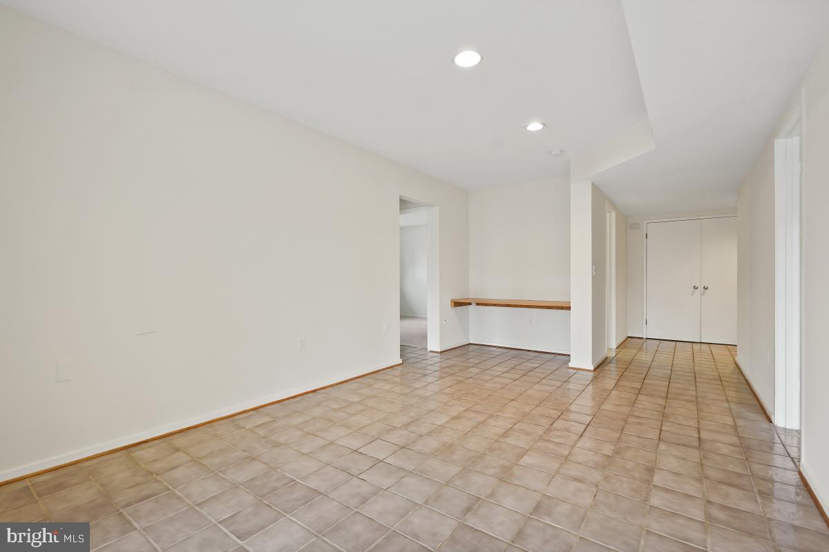 2259 Compass Point Lane Reston, VA 20191 - Photo 38 of 58