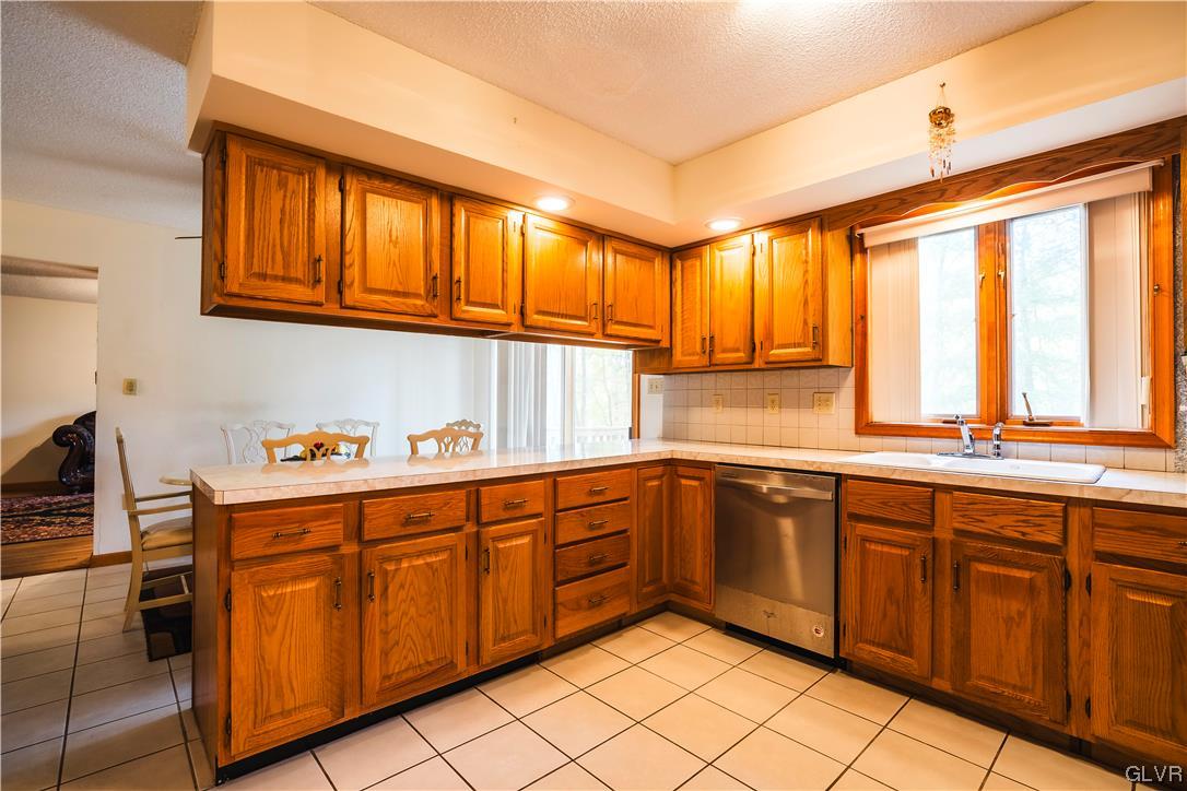 122 Ravenhill Road Tamiment, PA 18371 - Photo 15 of 45 Gallery Image 15