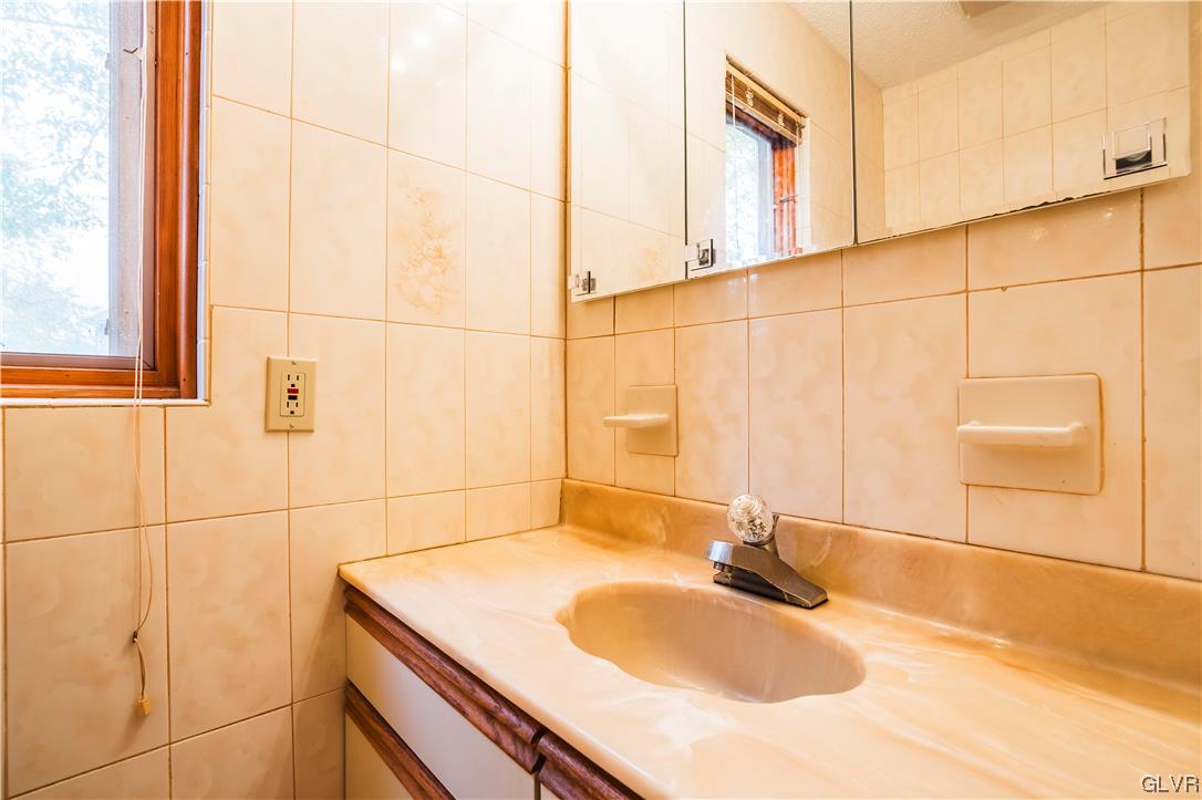 122 Ravenhill Road Tamiment, PA 18371 - Photo 23 of 45 Gallery Image 23