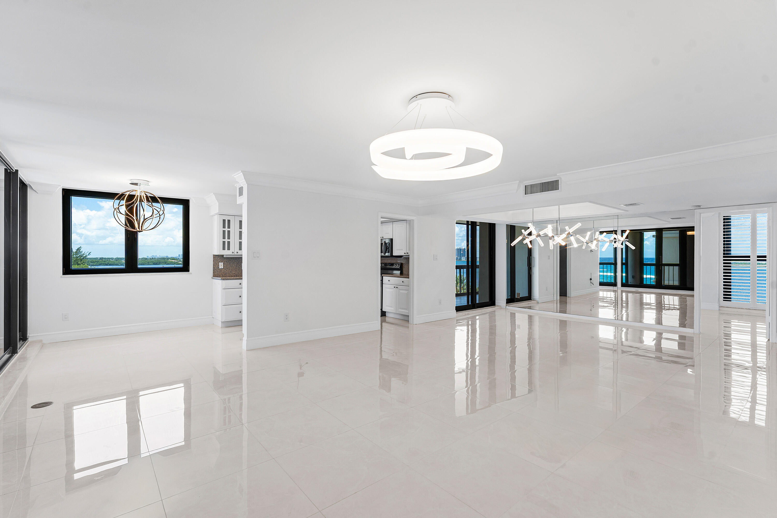 5380 North Ocean Drive, Unit 5A Riviera Beach, FL 33404 - Photo 3 of 38 Living Room