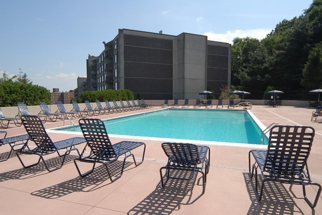 1500 Worcester Road, Unit 621 Framingham, MA 01702 - Photo 12 of 17 a view of a patio with table and chairs and potted plants