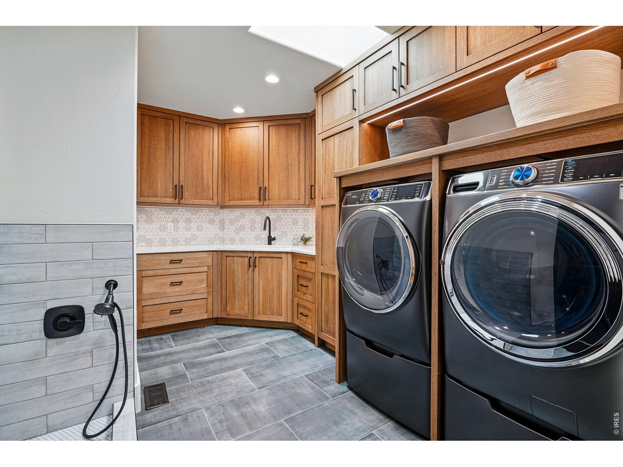 166 Valley View Way Boulder, CO 80304 - Photo 17 of 42 a view of a kitchen with a washer and dryer