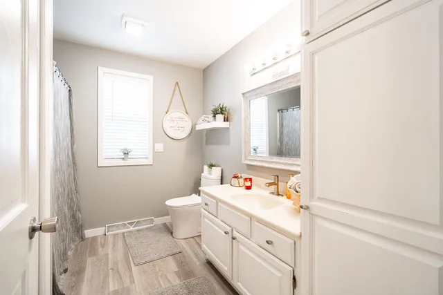 $409,900 | 114 Manor Court, Slinger, WI 53086