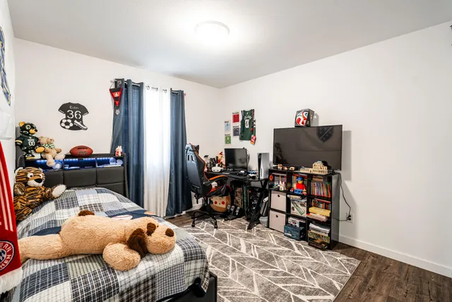 $409,900 | 114 Manor Court, Slinger, WI 53086