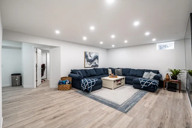 $409,900 | 114 Manor Court, Slinger, WI 53086