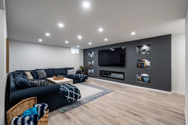 $409,900 | 114 Manor Court, Slinger, WI 53086